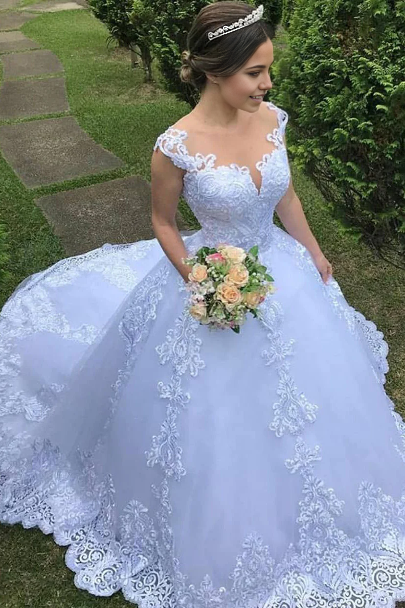 Hermoso vestido de novia de tul con encaje y apliques en forma de A